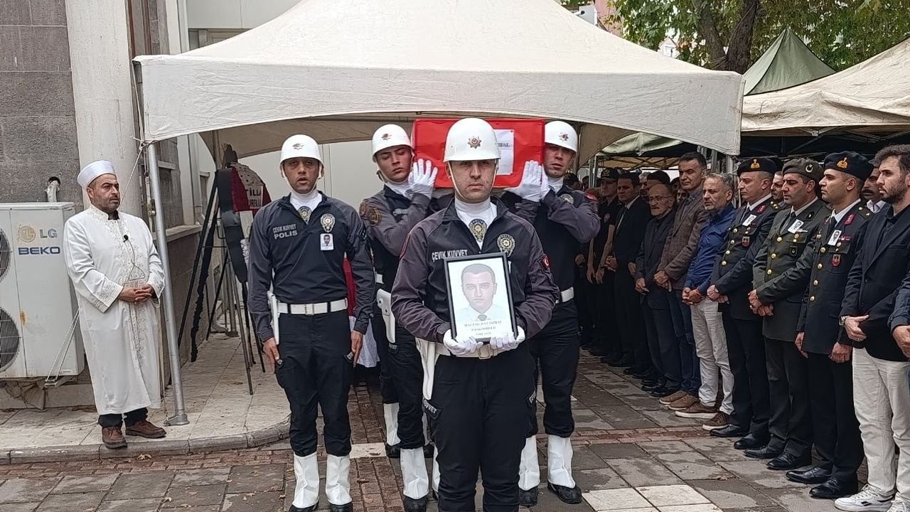 Konya Beyşehir'de dualarla uğurlanan başkomiserin veda töreni