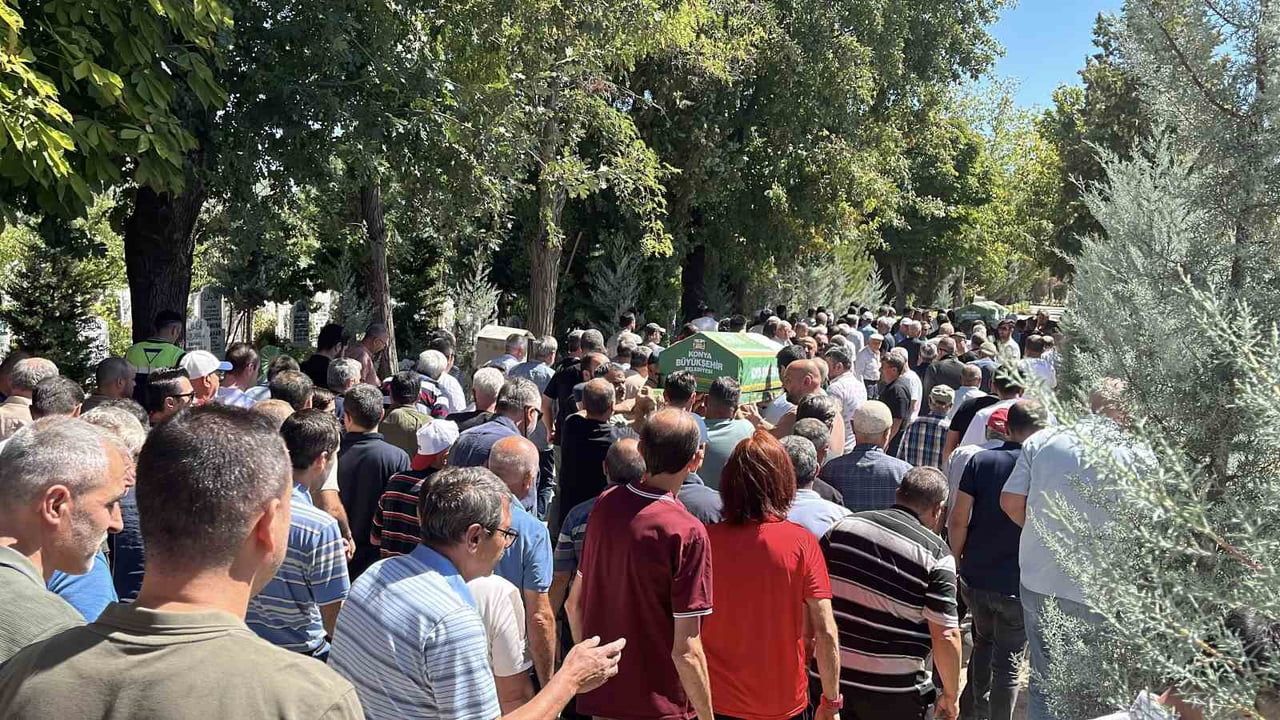 Konya'da direksiyon hakimiyetini kaybeden sürücünün neden olduğu kazada çift defnedildi