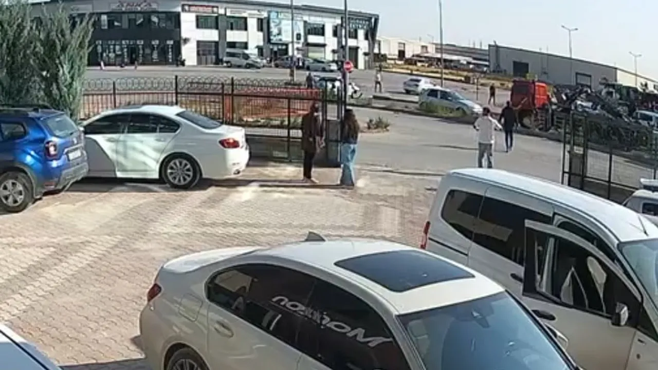 Konya'da Fevziçakmak'ta çarpışma anları kamerada: 1 kişi yaralandı