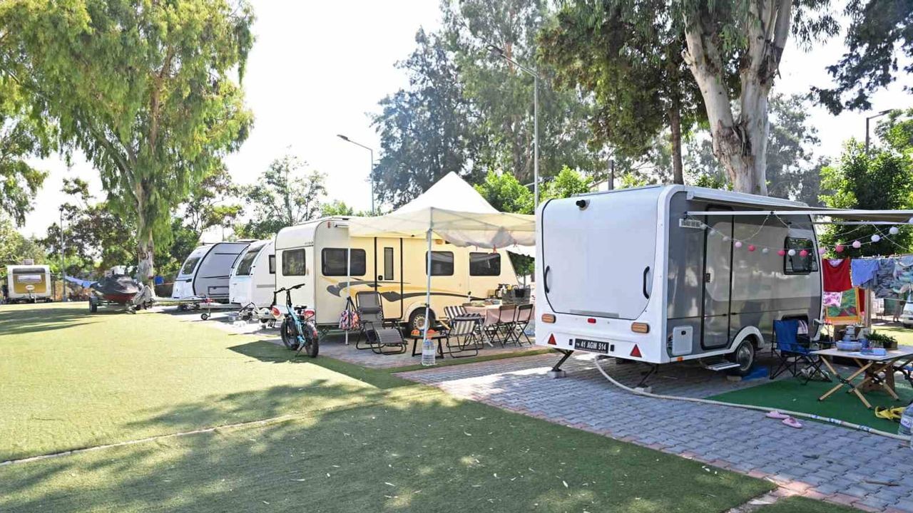 Konyaaltı karavan parkı sonbaharda da ziyaretçi akınına uğruyor
