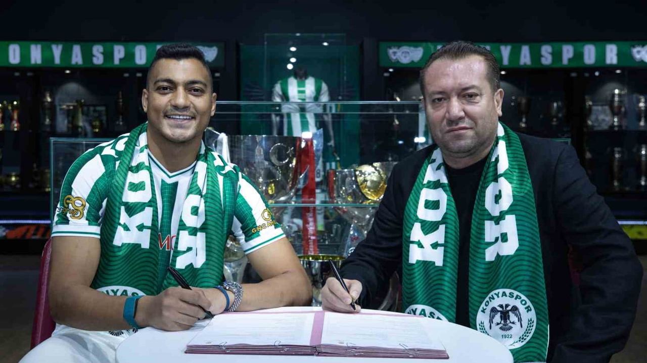 Konyaspor'a Mostafa Mohamed geldi: 3 yıllık imza ve 42 numara