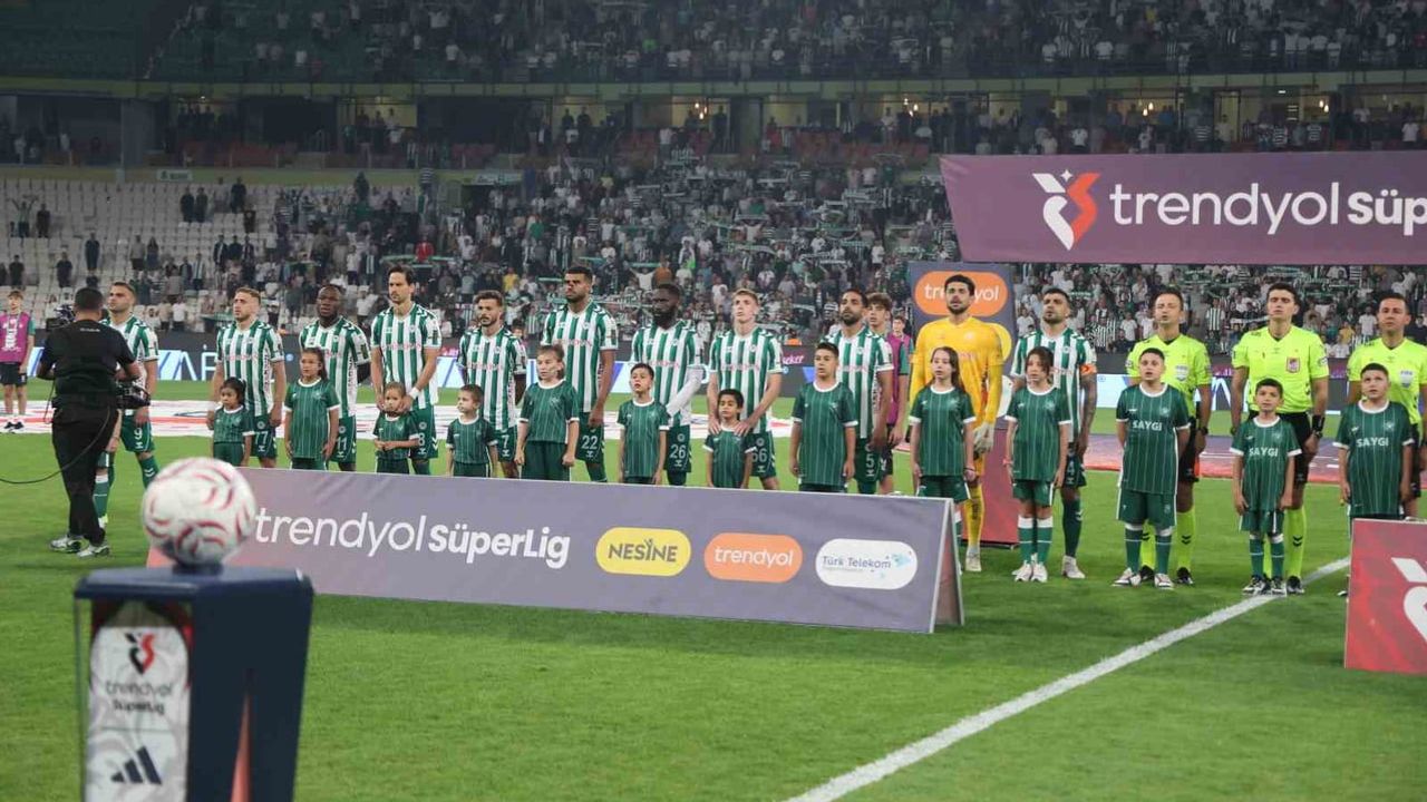 Konyaspor, Trabzonspor'u yenerek 7 maçlık galibiyet suskunluğunu bozdu