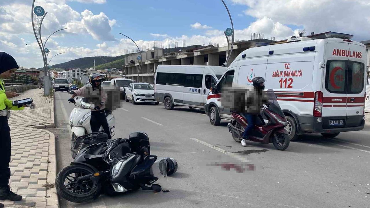 Körfez'de hafif ticari araçla çarpışan motosiklet sürücüsü ağır yaralandı