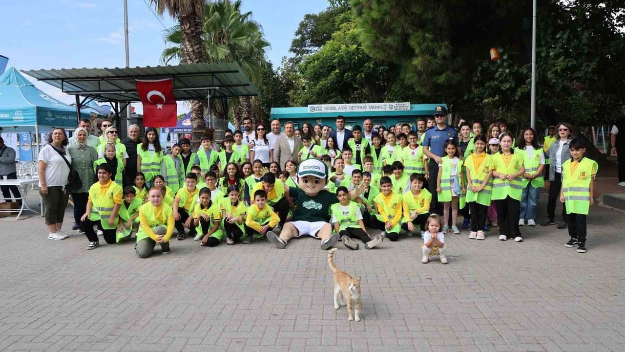 Körfez tütünçiftlik sahilinde birlik mesajı: gönüllüler 1 ton atık topladı