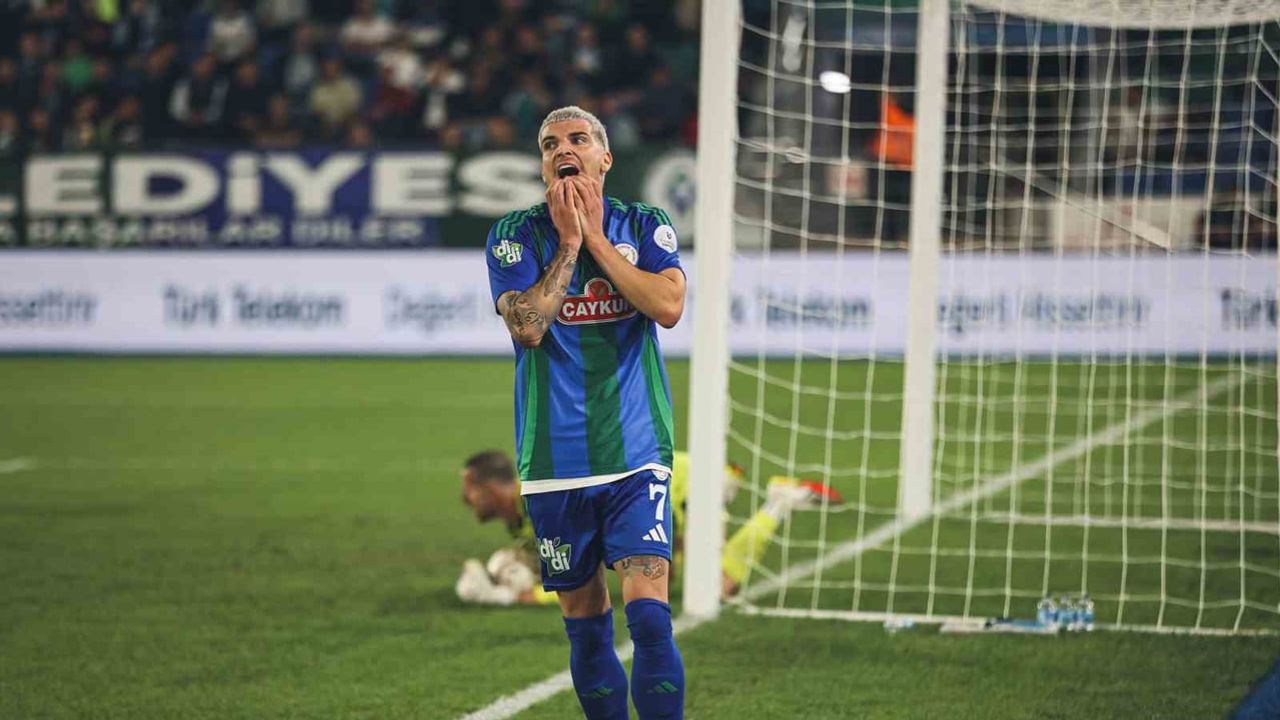 Köşe vuruşunda gelen ters vuruş Alanyaspor'u galibiyete taşıdı