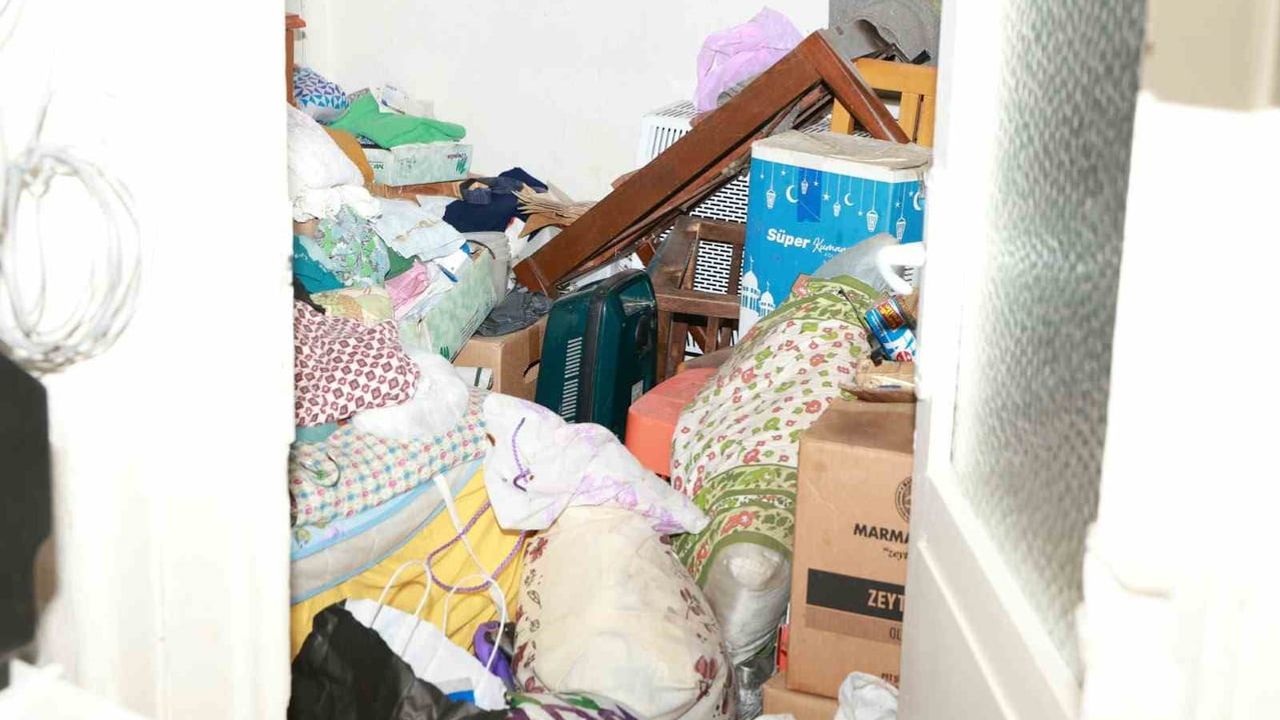 Kötü kokuya son: Tahtakale'de çöp ev temizliği mahalleyi rahatlattı