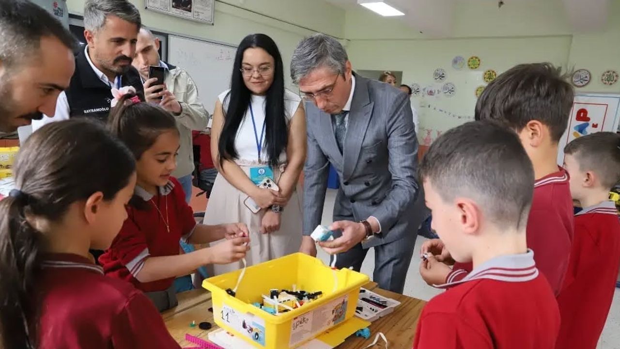 Köy okullarında genç mucitler yetişiyor: Bayburt'ta yapay zeka ve deney atölyeleri