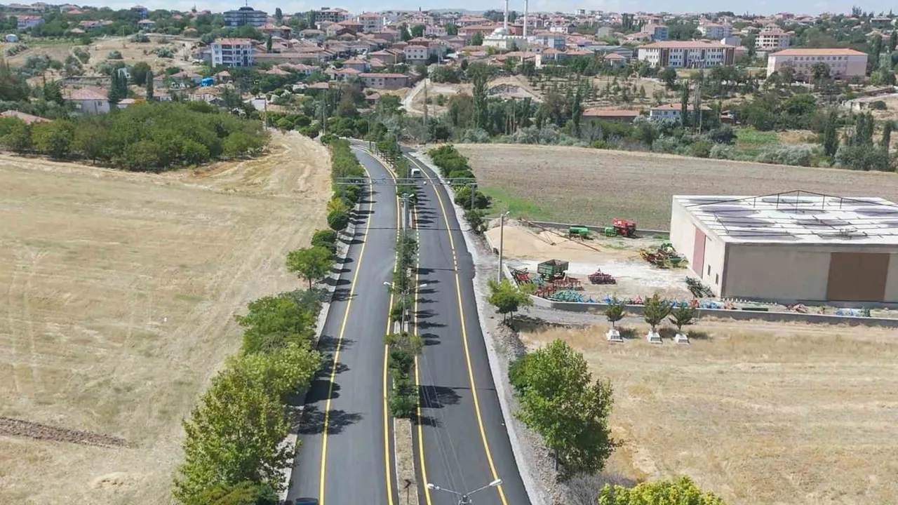Köy yollarına yeni standart: Ağaçören Camili yolu asfalta kavuştu