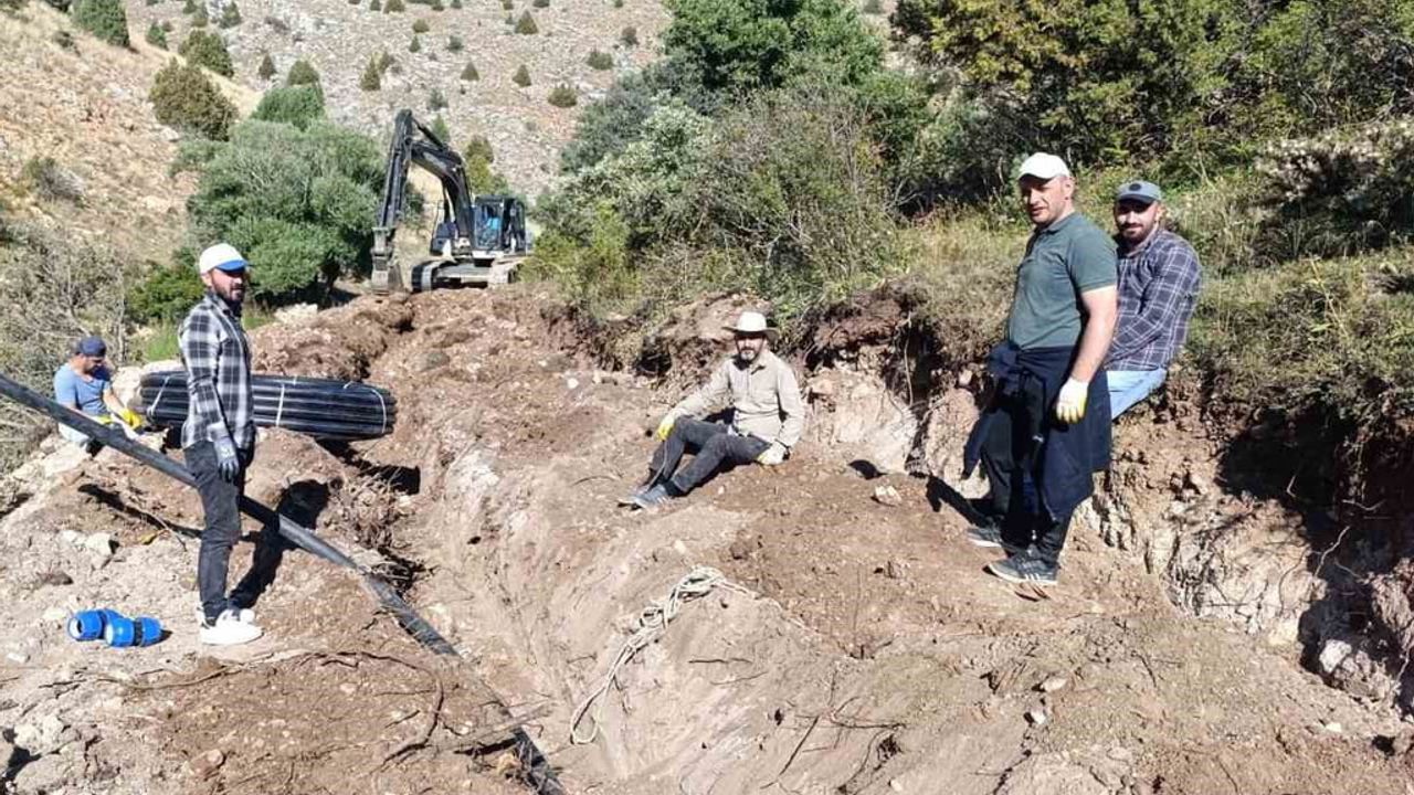 Köylü imecesiyle Çatıksu'nun ana su hattı yenileniyor