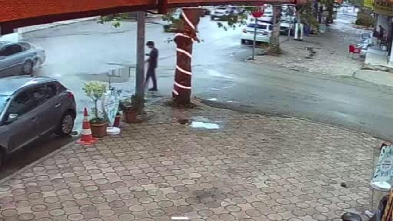 Kozan'da sabah trafiğinde çarpışma: motosiklet sürücüsü ağır yaralandı