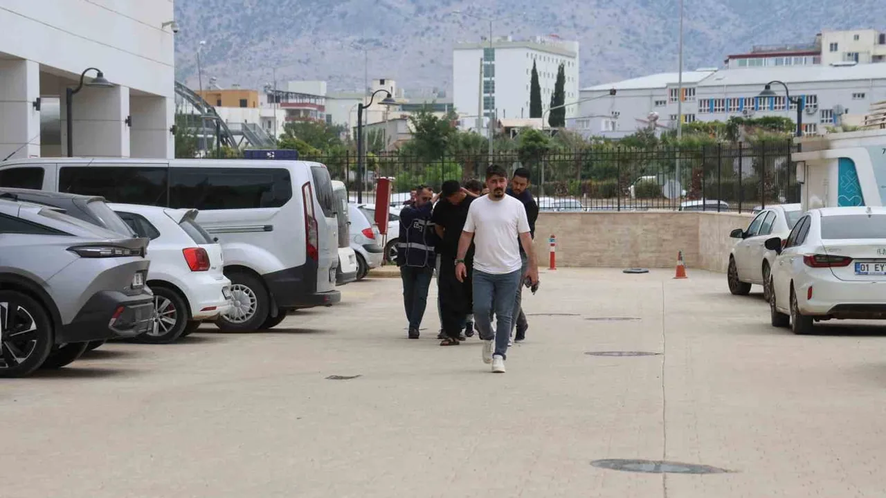 Kozan'da silahlı olaylarla bağlantılı iki şüpheli tutuklandı