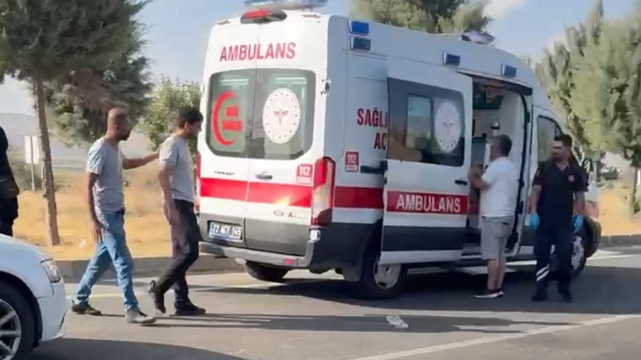 Kozluk Samanyolu mevkide çarpışan iki otomobilde 4 kişi yaralandı