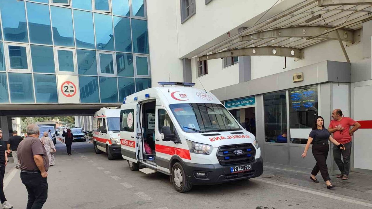 Kozluk'ta aile dramı: baba eşi ve iki çocuğunu bıçakla öldürdü ardından intihar etti