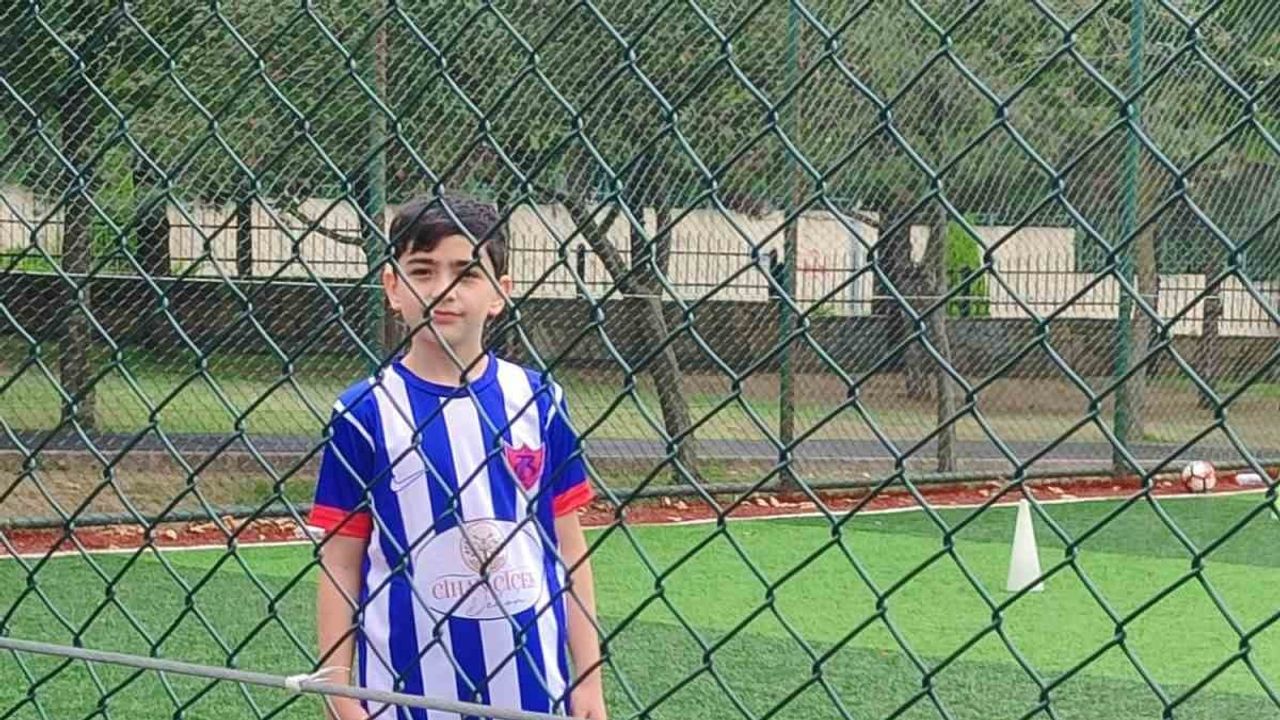 Küçükçekmece’de top oynarken yaralanan 12 yaşındaki Abbas’ın futbol hayali sekteye uğradı