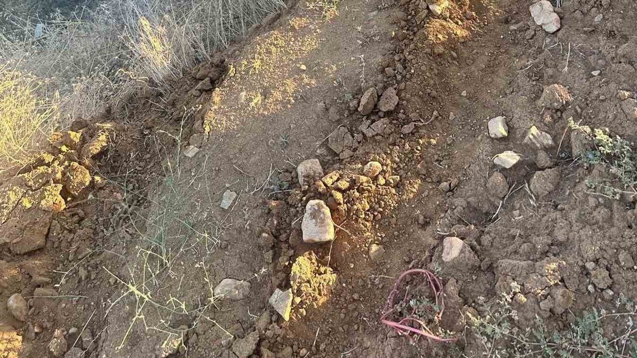 Kula'da tarlada devrilen traktör 56 yaşındaki çiftçinin ölümüne yol açtı