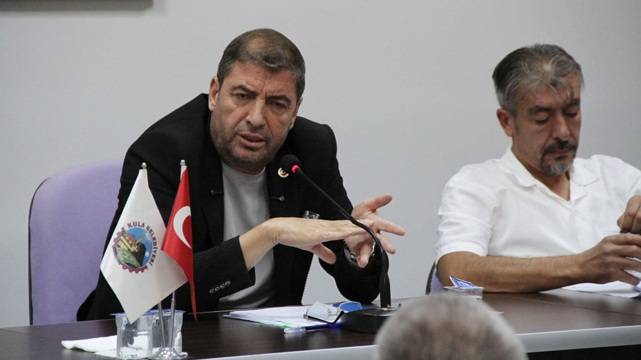 Kula meclisinde spor salonu protokolü komisyona sevk ve oylama itirazı