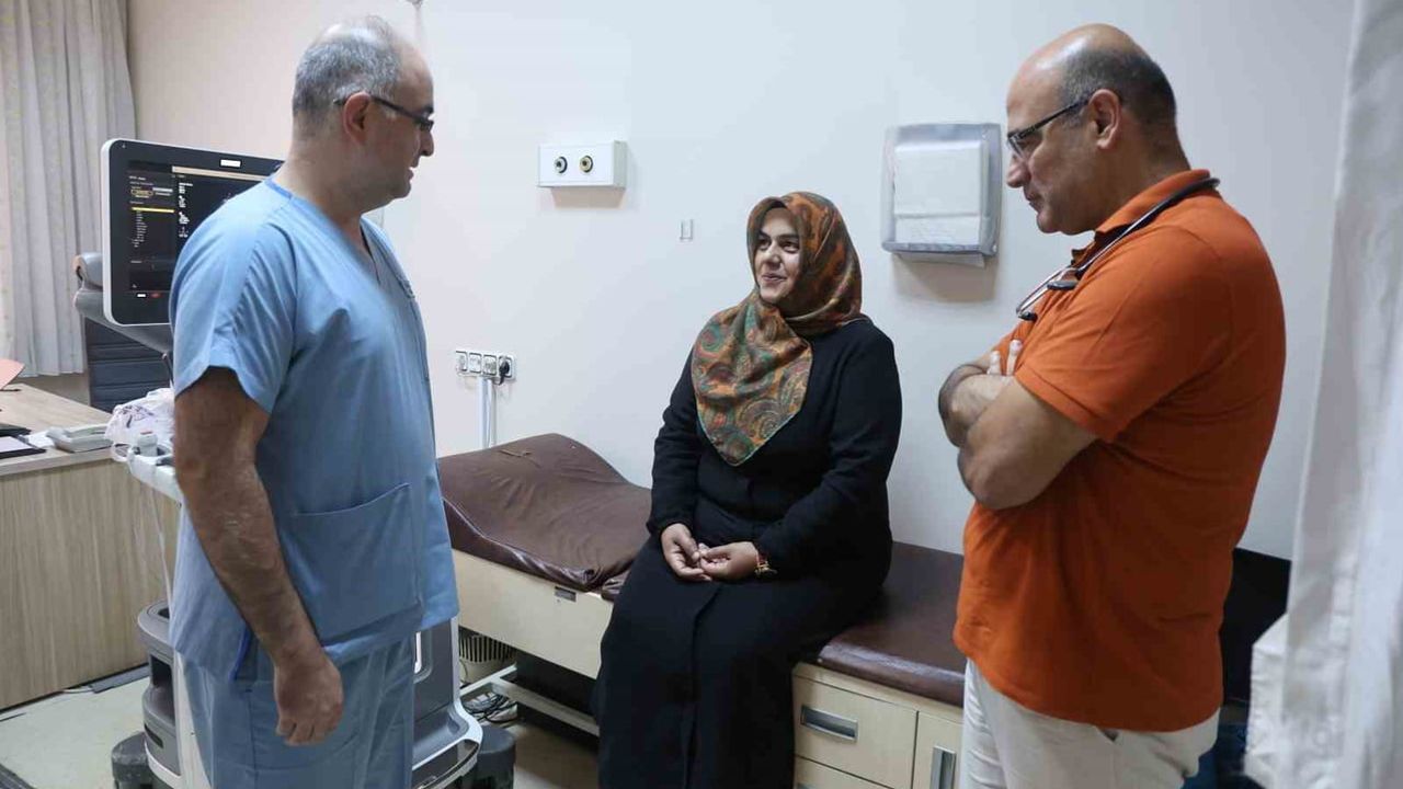 Kulakçıklar arasındaki 12 mm'lik delik kasıktan kapatıldı, hasta ertesi gün evine döndü