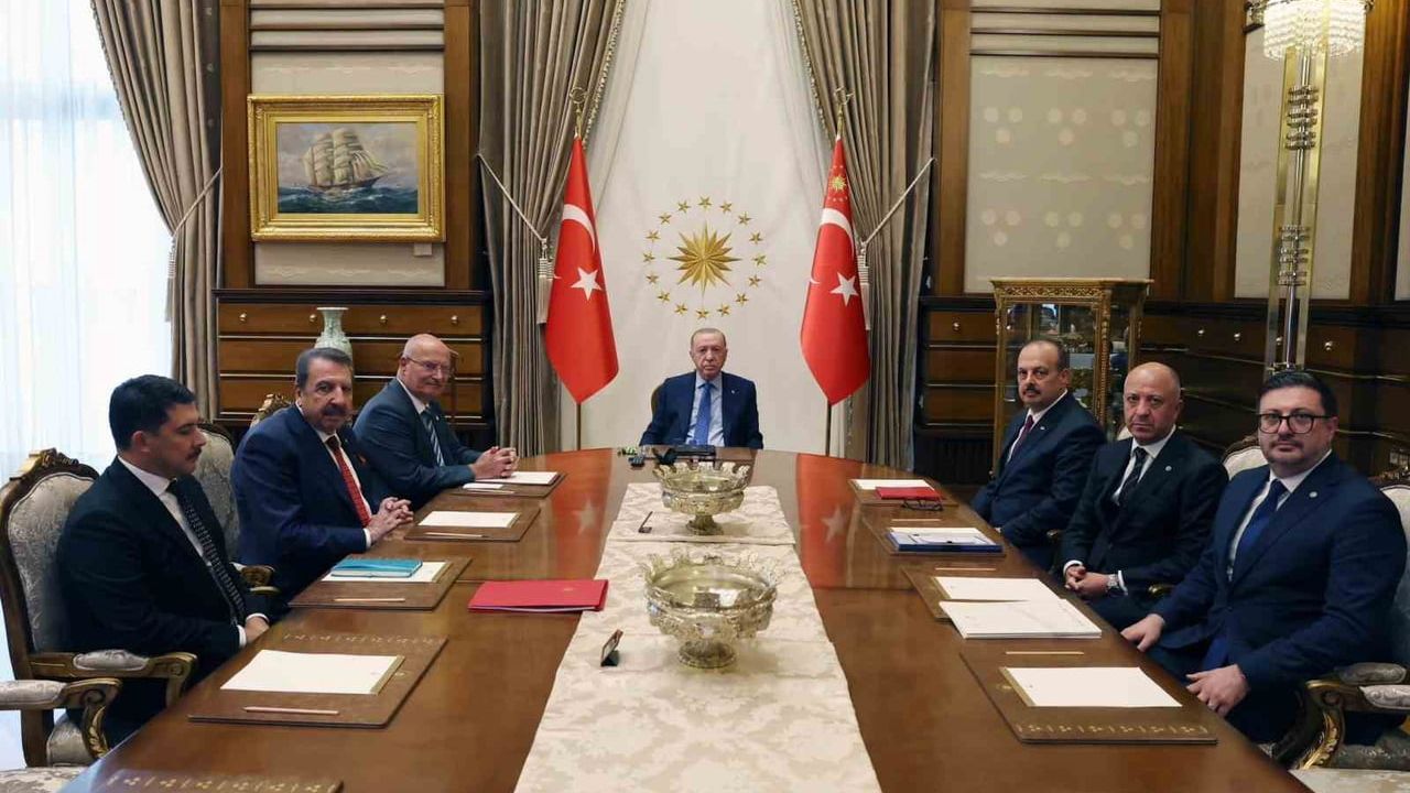 Külliyede Ankara buluşması: Erdoğan Canbolat'ı ağırladı
