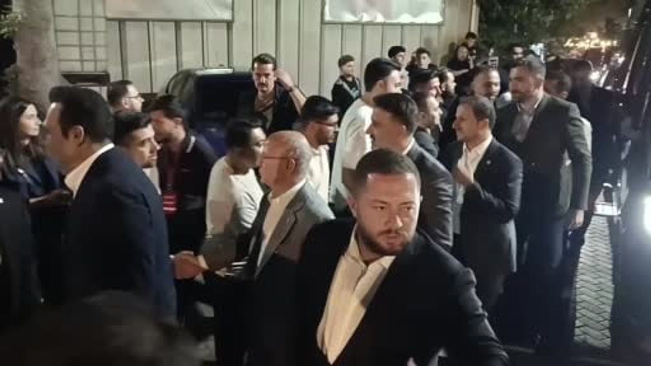 Kültürpark'ta gençlik coşkusu Poizi'nin şarkılarıyla doldu
