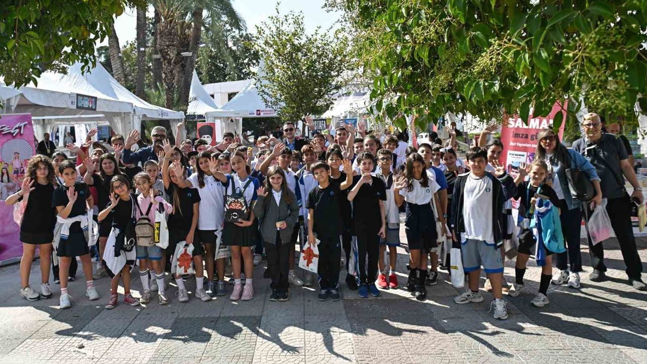 Kültürpark’ta İZKİTAP buluşmaları farklı kuşakları ağırladı
