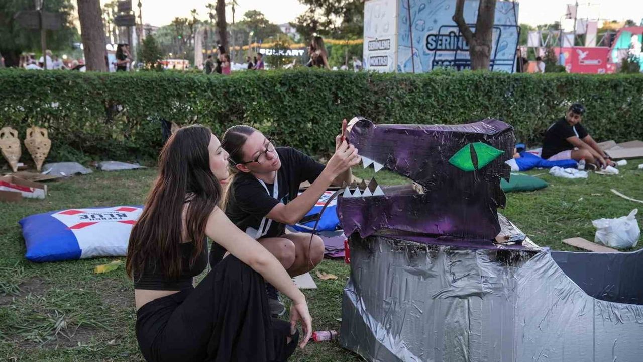 kültürpark’ta karton tekneler: gençlerin tasarım ve takım ruhu göle taşındı