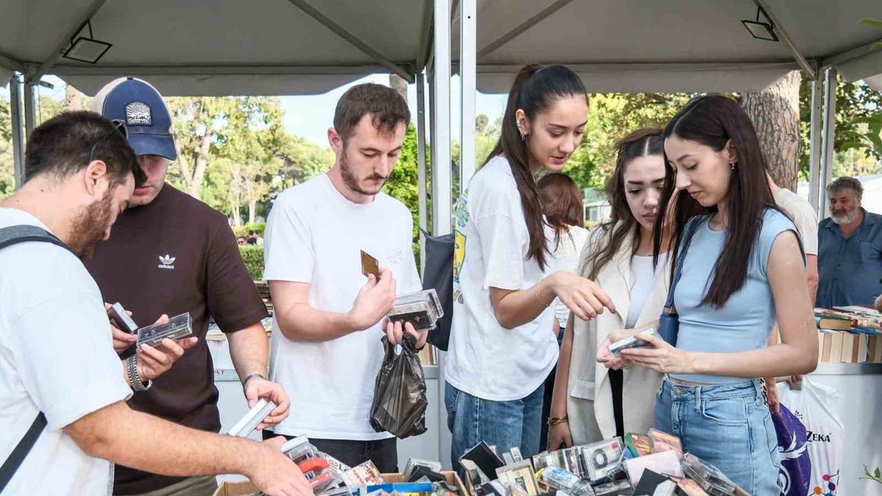 Kültürpark’ta kitap hareketi: İZKİTAP-8'de yoğun katılım