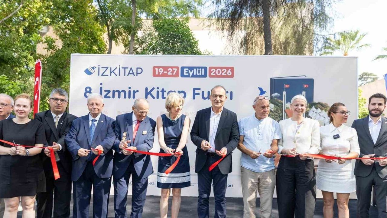 Kültürpark’ta kitapla canlı kent: İZKİTAP 8 açıldı