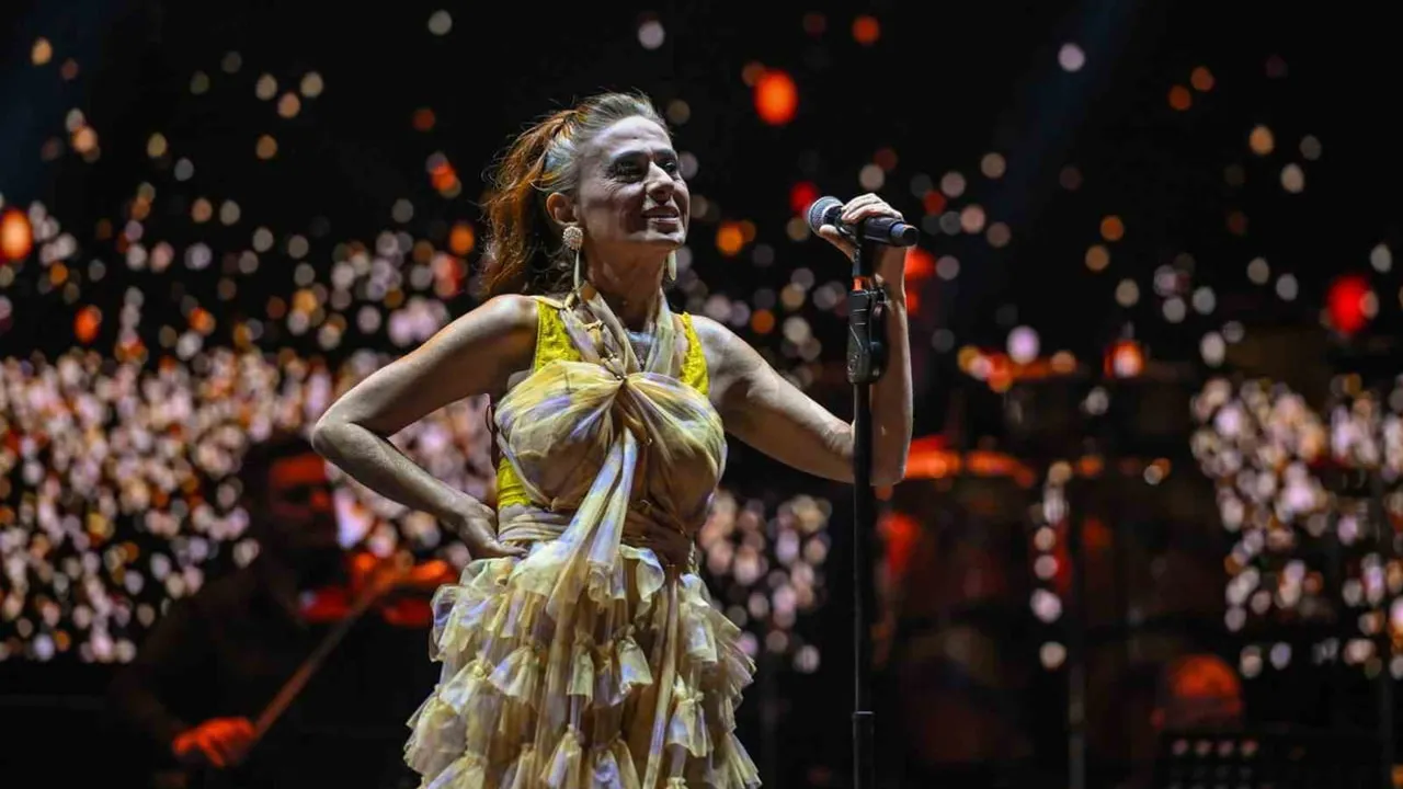 Kültürpark'ta müzik şöleni: Yıldız Tilbe on binlerle buluştu