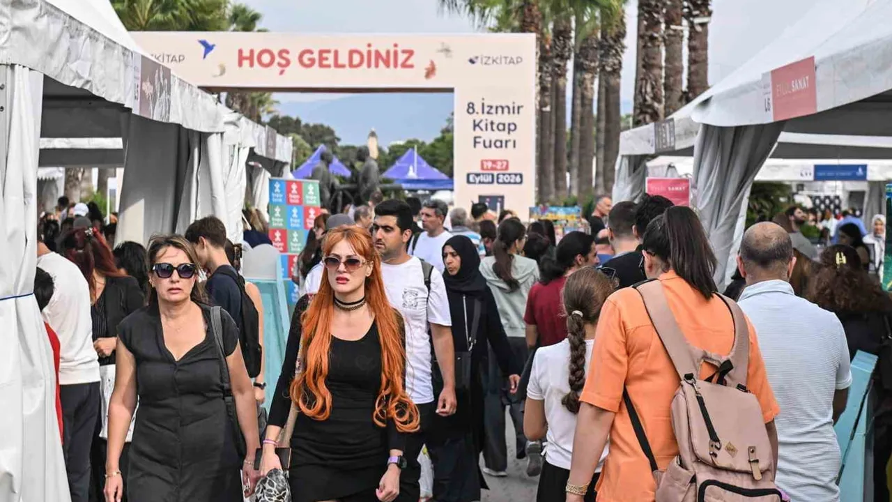 Kültürpark’ta okur-yazar buluşmaları doruğa çıktı: İZKİTAP bugün son gününde