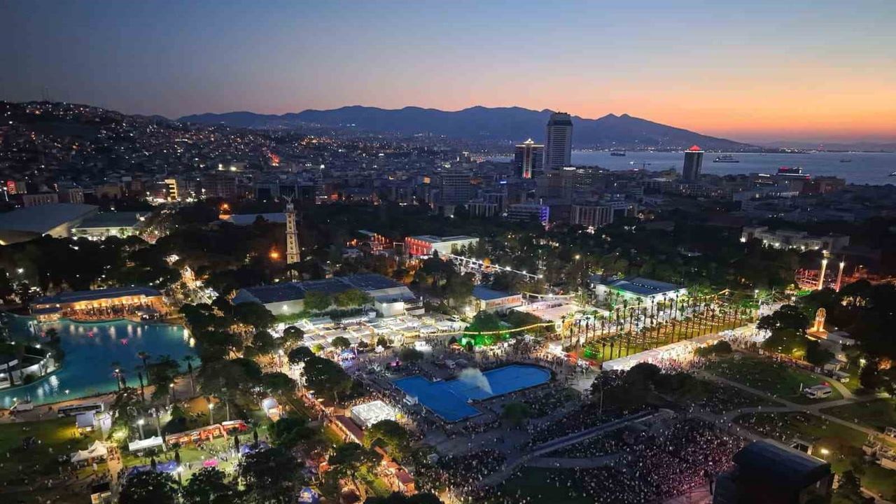 Kültürpark’ta sahneler gülecek: 95. İzmir Enternasyonal Fuarı'nda açıkhava programı öne çıkıyor