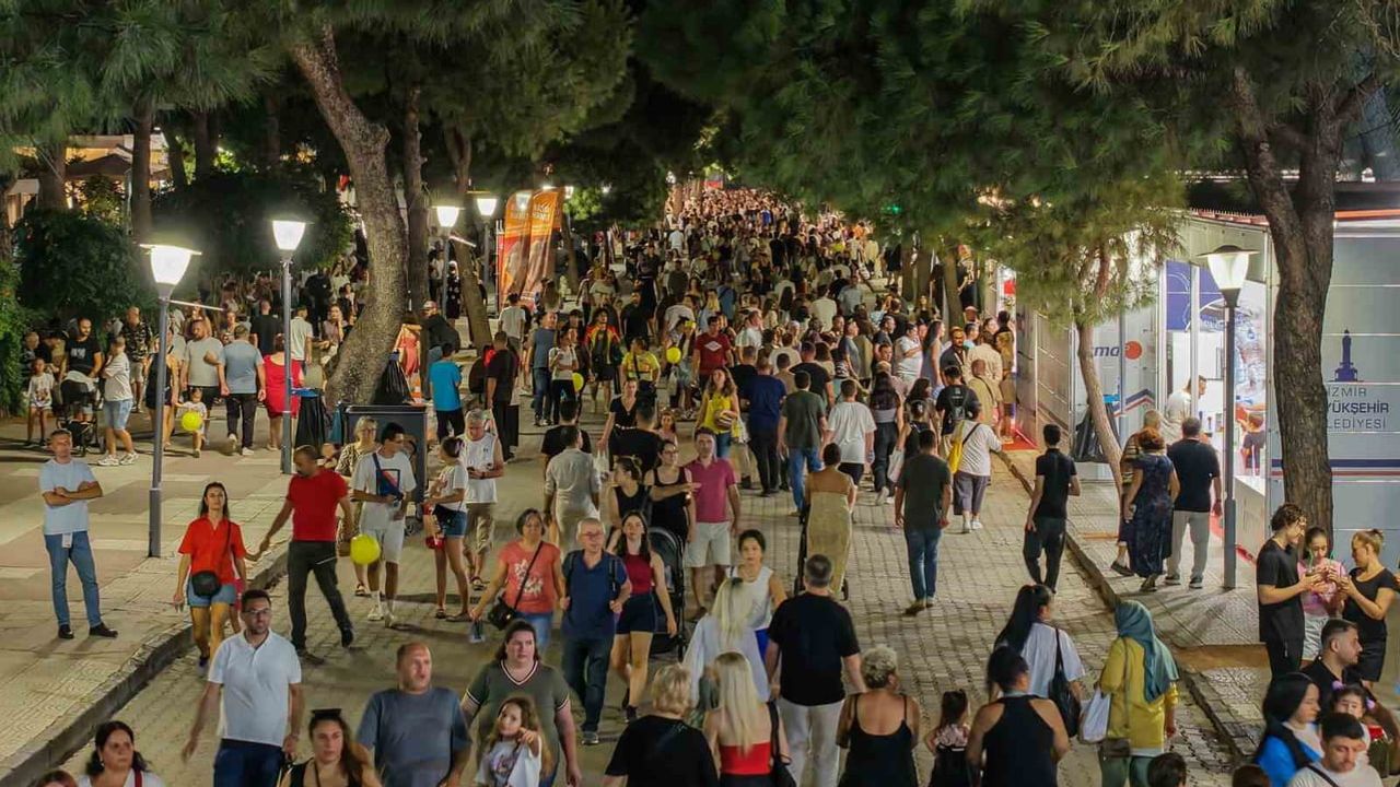 kültürparkta dokuz gün: 95’inci izmir enternasyonal fuarı şehrin kalbini doldurdu