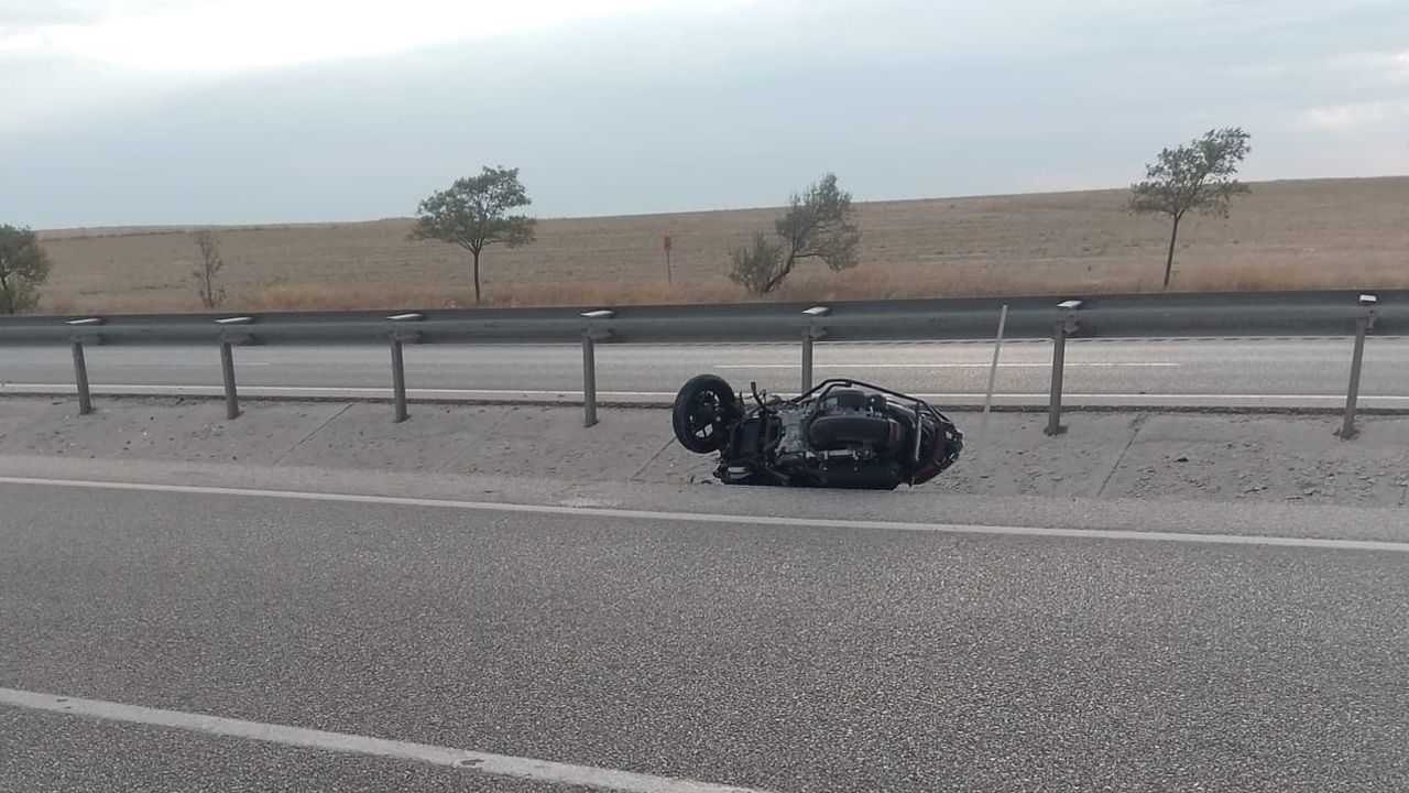 Kulu'da direksiyon hakimiyetini kaybeden motosiklet sürücüsü yaralandı