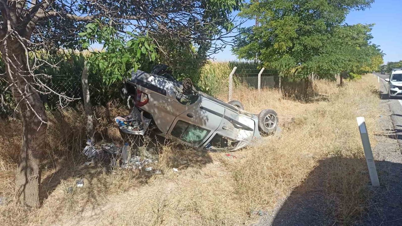 Kulu girişinde takla: otomobildeki iki çocuk yaralandı