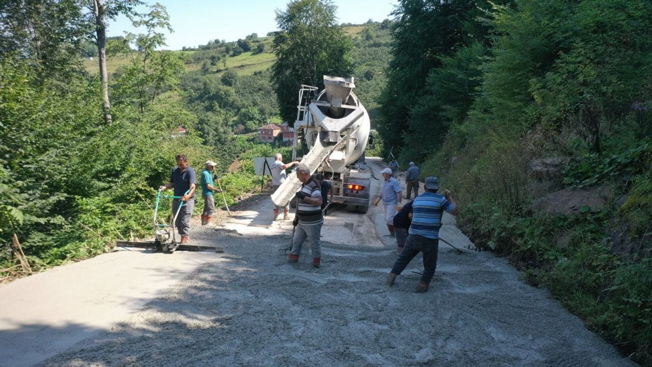 Kumru Konaklı'da 35 yıllık yol sorununa betonla çözüm