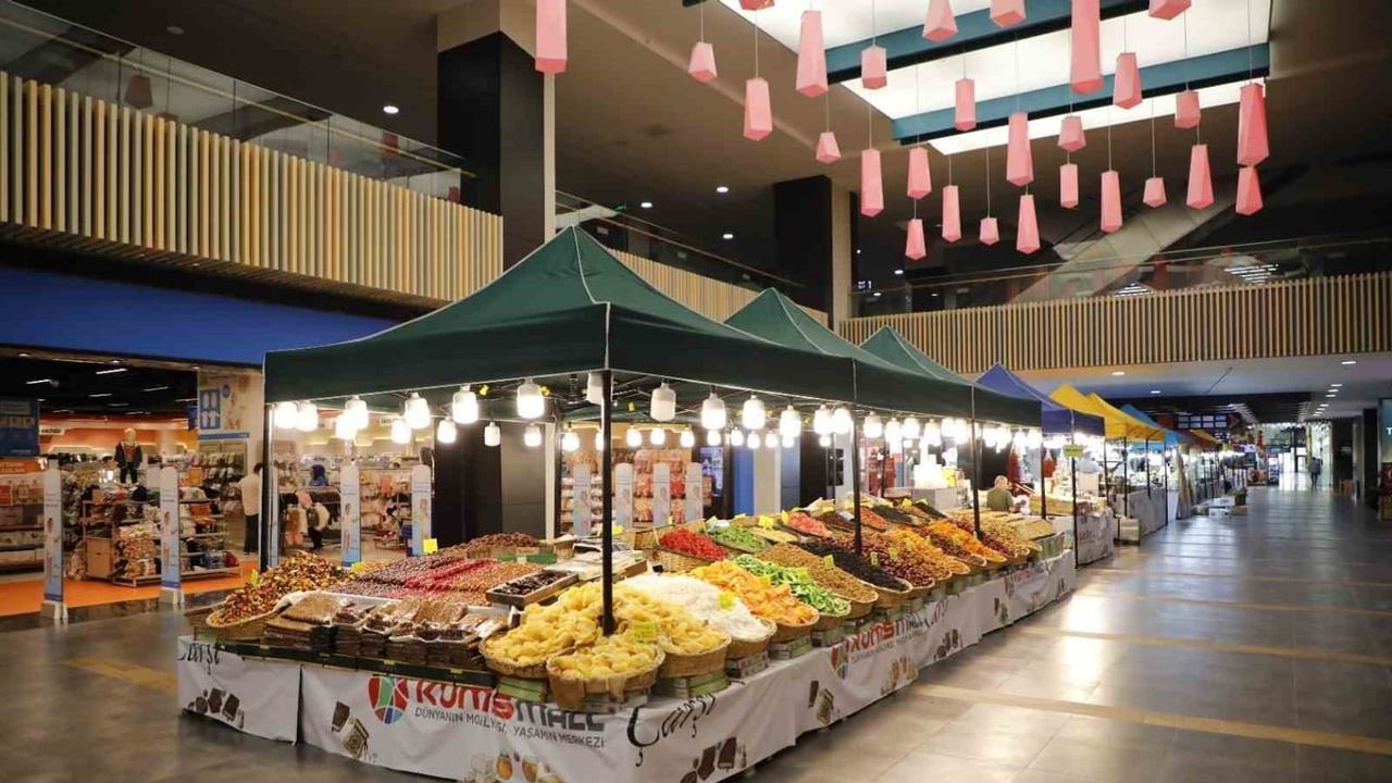 Kumsmall'da eylül rüzgârı: halıdan kırtasiyeye festivaller bir arada
