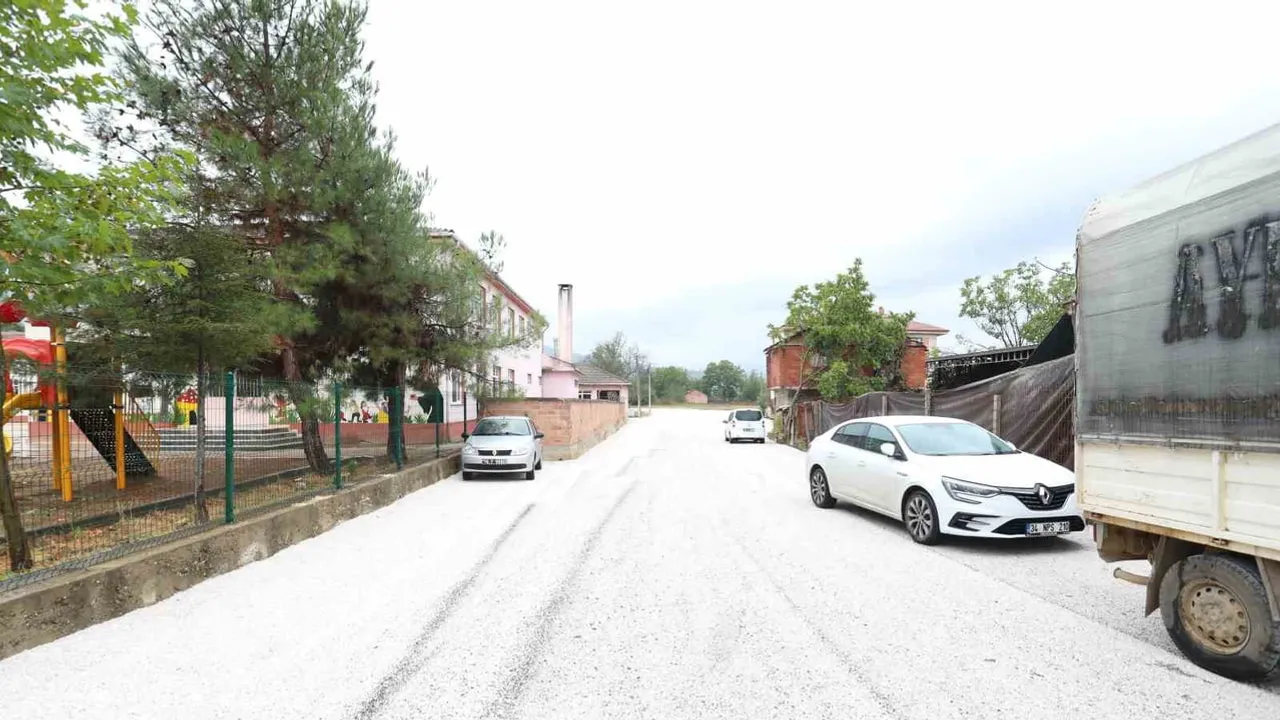 Kurşunlu'da sathi kaplamayla yeni sokaklar tozdan ve çamurdan kurtuldu
