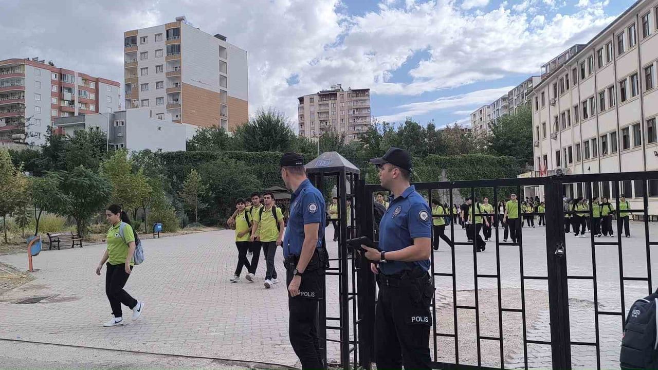 Kurtalan'da okullar çevresinde kapsamlı güvenlik uygulaması: