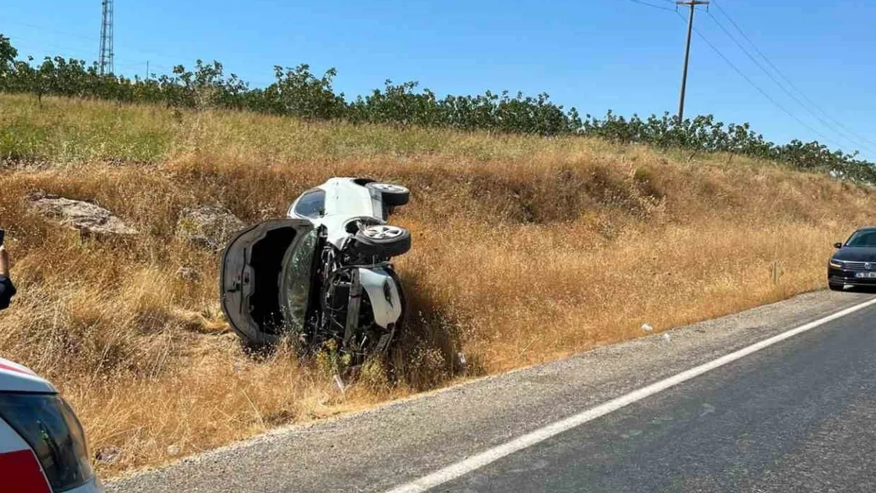 Kurtalan'da yoldan çıkan araç takla attı, sürücü tedaviye alındı