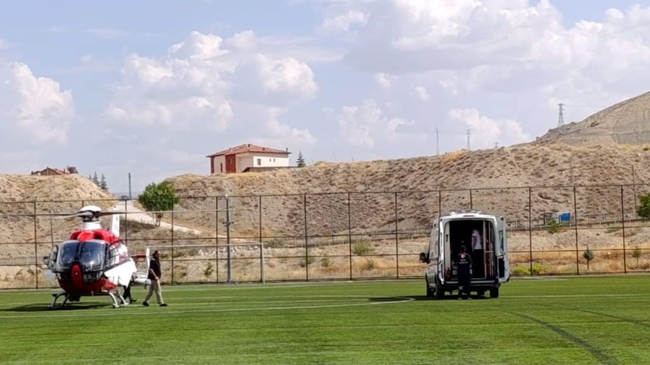 Kurtarıcı uçuş: 8 yaşındaki apandisit hastası helikopterle Turgut Özal Tıp Merkezi'ne sevk edildi