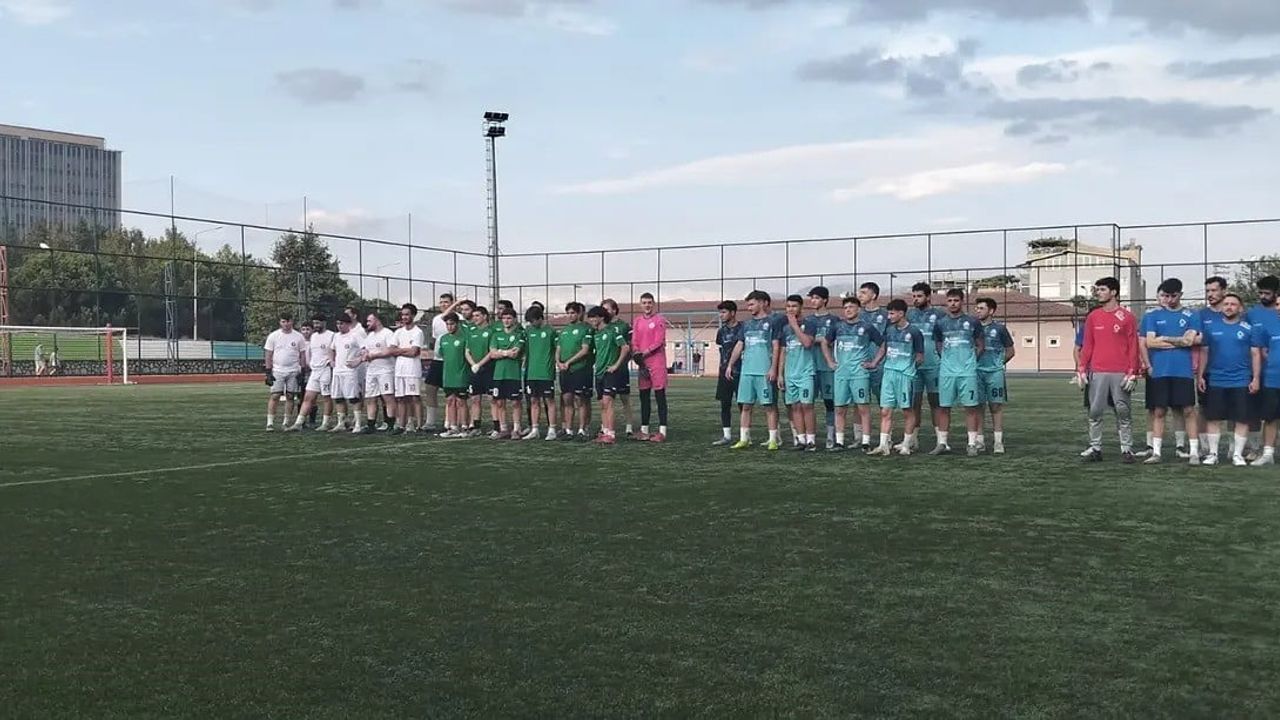 Kurtuluş Kupası'nda gençlik meclisleri futbolla kardeşlik kurdu