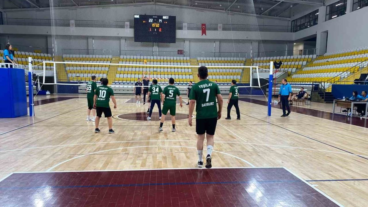 Kurumlar arası voleybolda cumhuriyet coşkusu ve Yeşilay'ın sağlıklı yaşam vurgusu