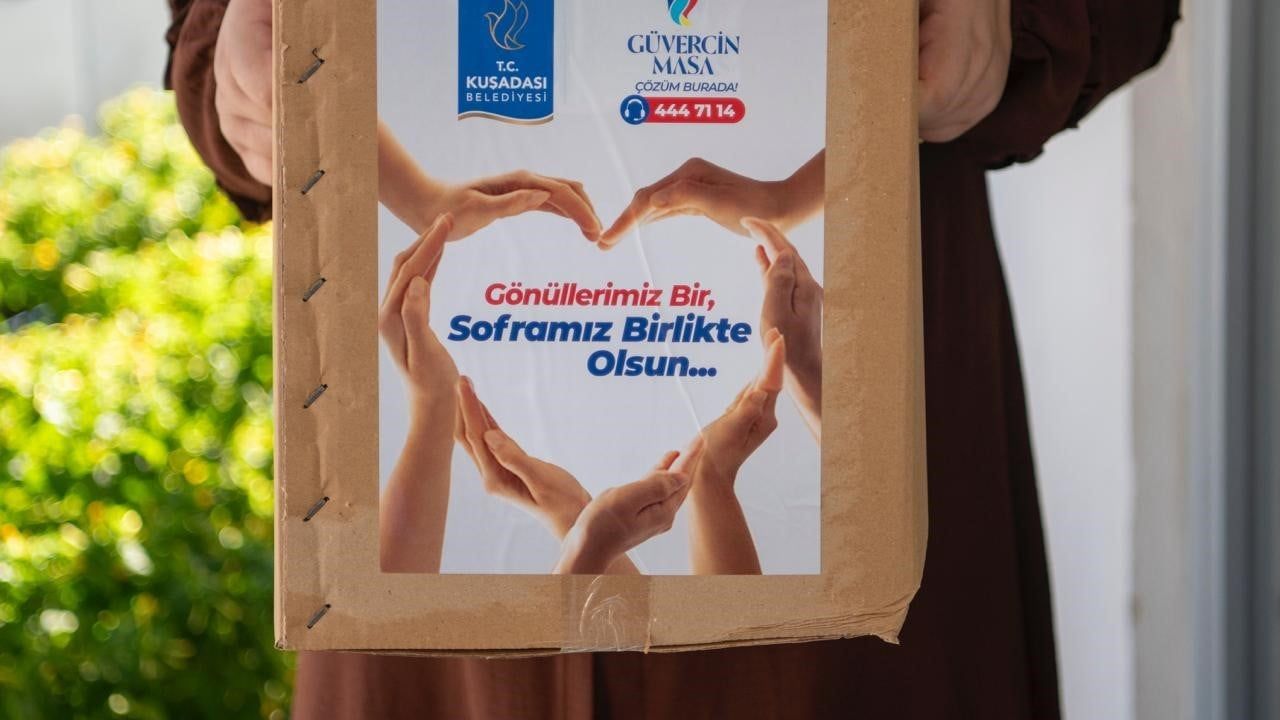 Kuşadası'nda 2 bin 831 haneye düzenli gıda kolisi desteği