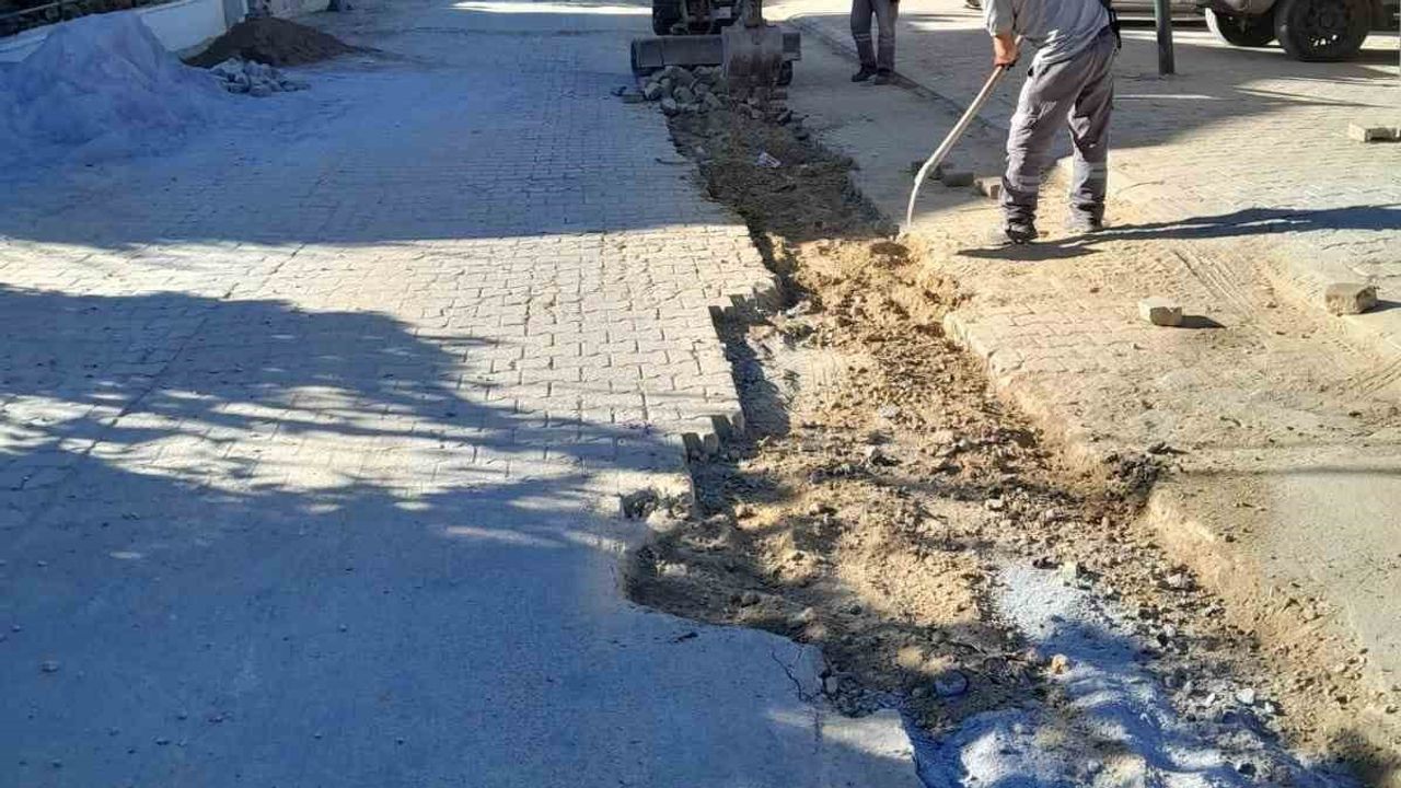 Kuşadası’nda 68 noktada altyapı ve yol seferberliği