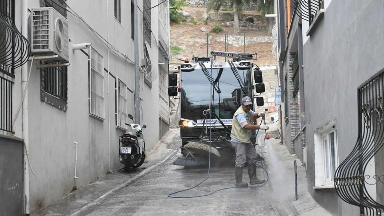 Kuşadası'nda 7/24 temizlik seferberliği teknolojiyle destekleniyor