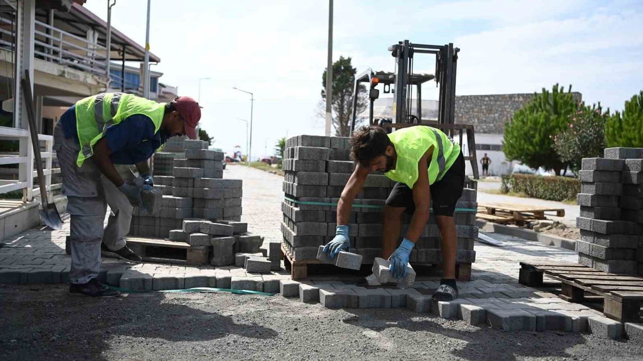 Kuşadası'nda Karaova Zitur Sitesi çevresinde 7 bin metrekarelik yol yenilendi