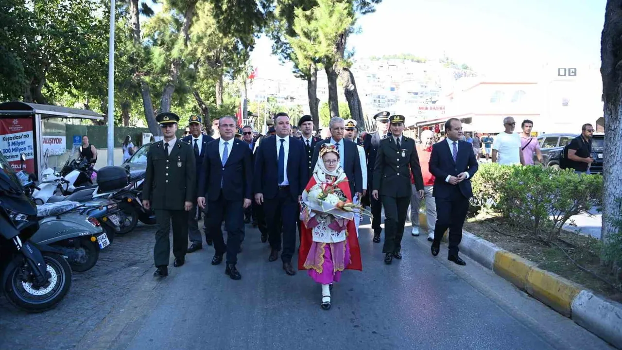 Kuşadası'nda özgürlük coşkusu: 104. kurtuluş yıldönümü törenle anıldı