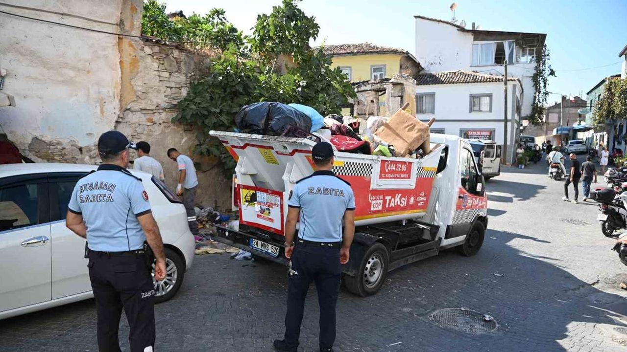 Kuşadası'nda sokaklara bırakılan hurda için zabıta devrede