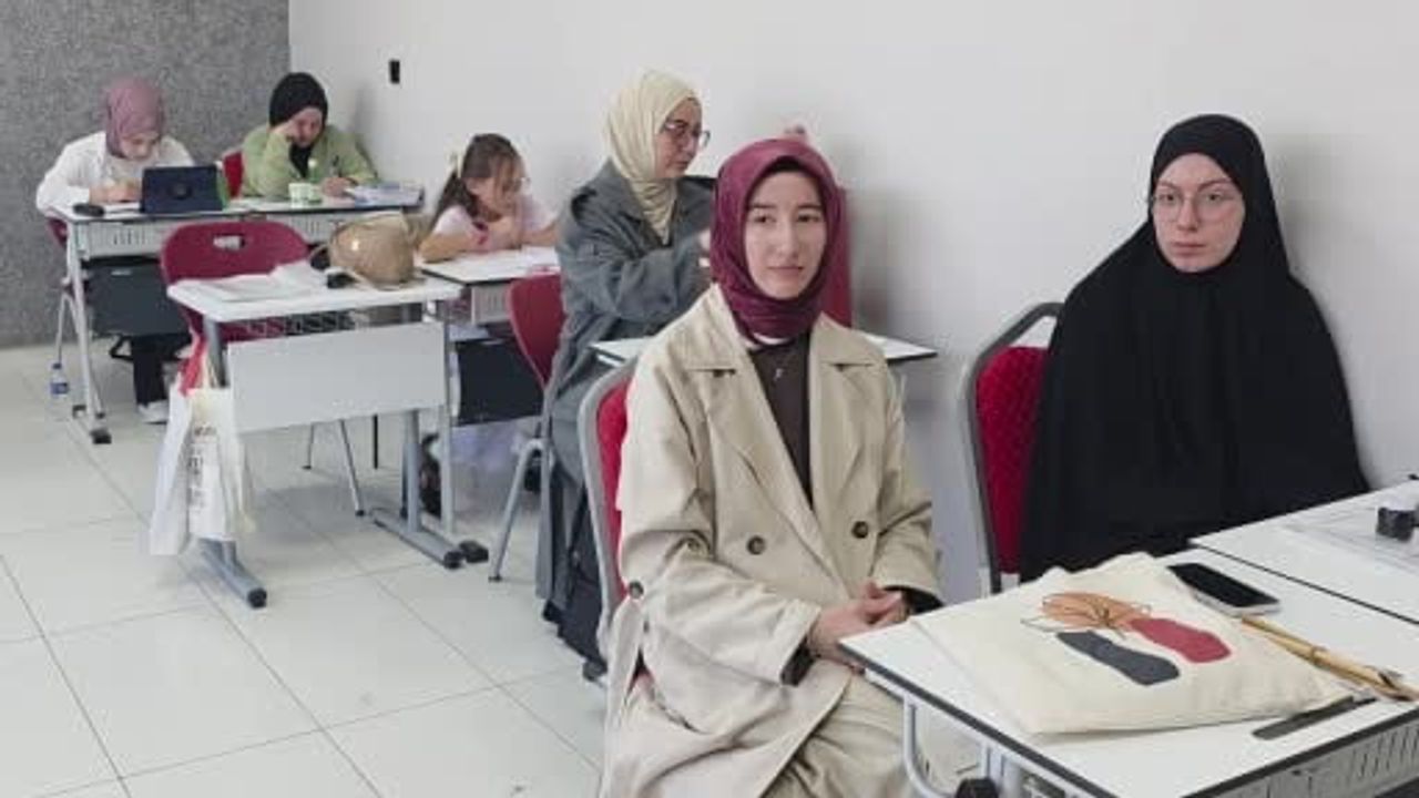 Kütahya'da hüsn-i hatta artan ilgi geleneksel sanat yeni kuşaklara taşınıyor