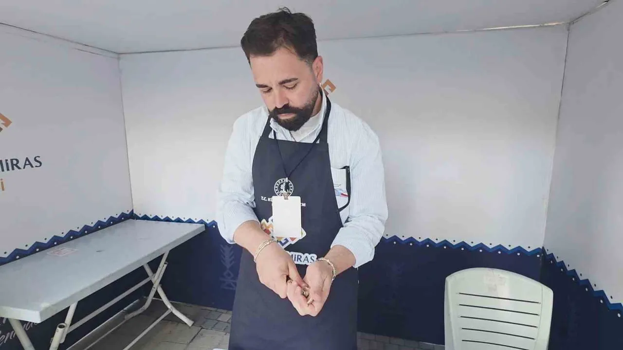 Kütahya'dan geçmişin kaşıklarını bugüne dokuyan usta
