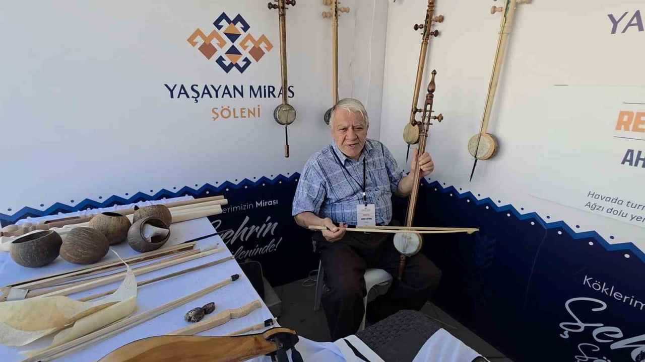 Kütahya'nın rebap geleneğini yaşatan usta Ahmet Bitirim